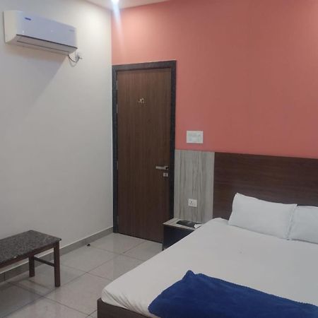 Hiramani Hotel Fatehpur  المظهر الخارجي الصورة