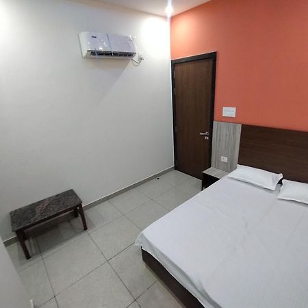 Hiramani Hotel Fatehpur  المظهر الخارجي الصورة