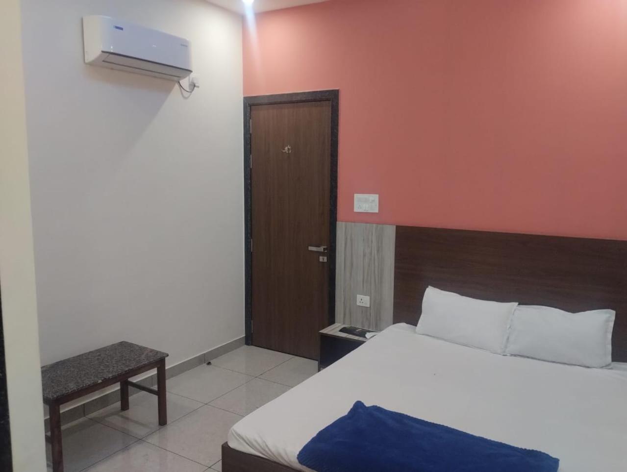 Hiramani Hotel Fatehpur  المظهر الخارجي الصورة