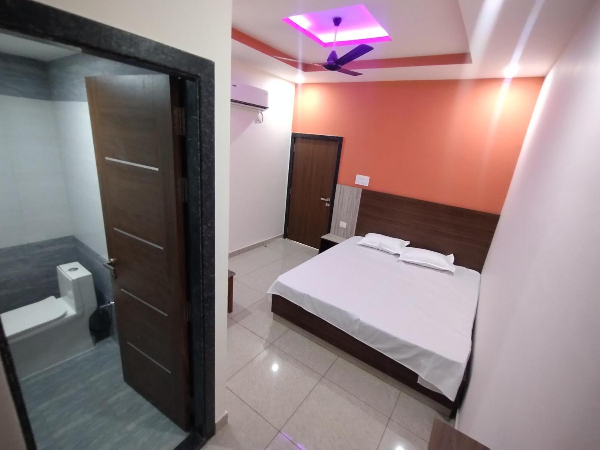 Hiramani Hotel Fatehpur  المظهر الخارجي الصورة